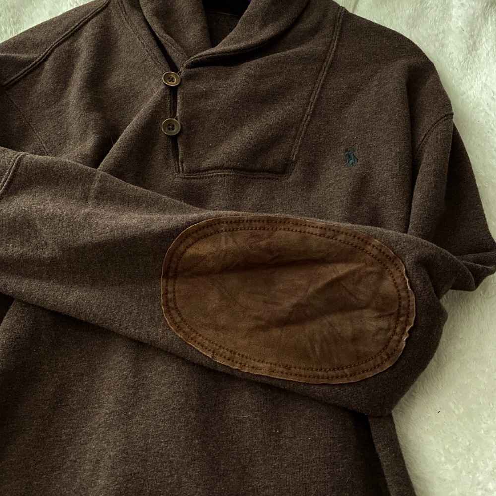 Ralph Lauren: Polo Men’s Sweater padded sleeves.